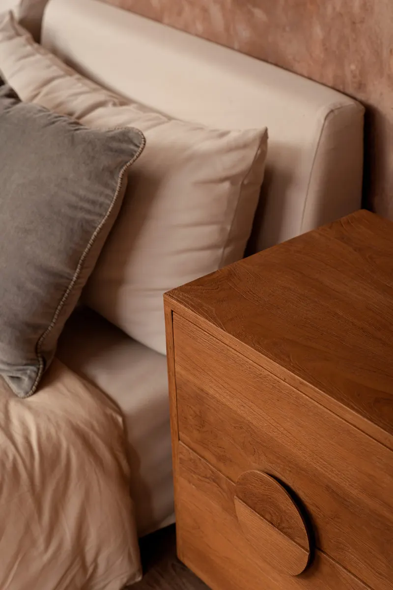 The Velvet Crush Cushion Cover Kissenbezug aus Samt von Bazar Bizar, Größe 50 × 50 cm, Grau, Ansicht 4