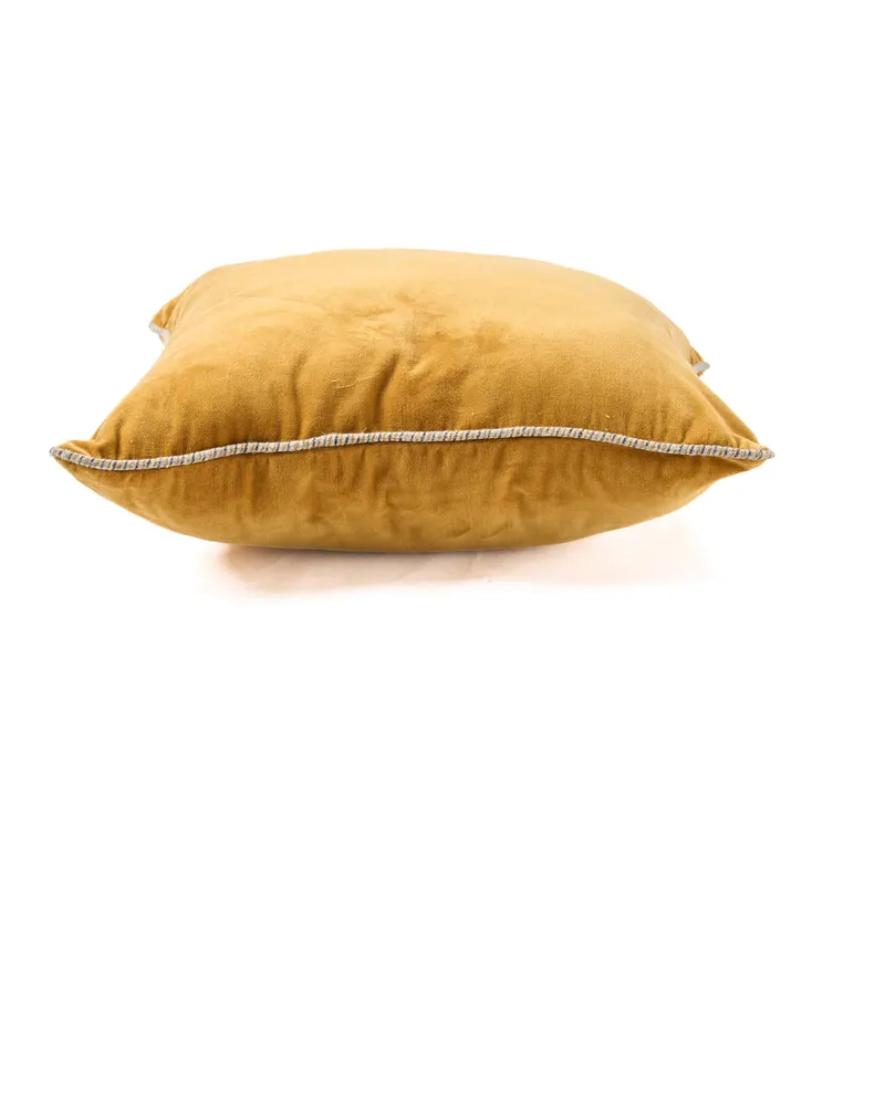 The Velvet Crush Cushion Cover Kissenbezug aus Samt von Bazar Bizar, Größe 50 × 50 cm, Senfgelb, Ansicht 4