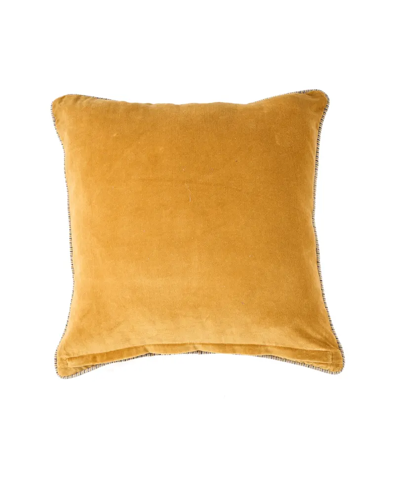 The Velvet Crush Cushion Cover Kissenbezug aus Samt von Bazar Bizar, Größe 50 × 50 cm, Senfgelb, Ansicht 6