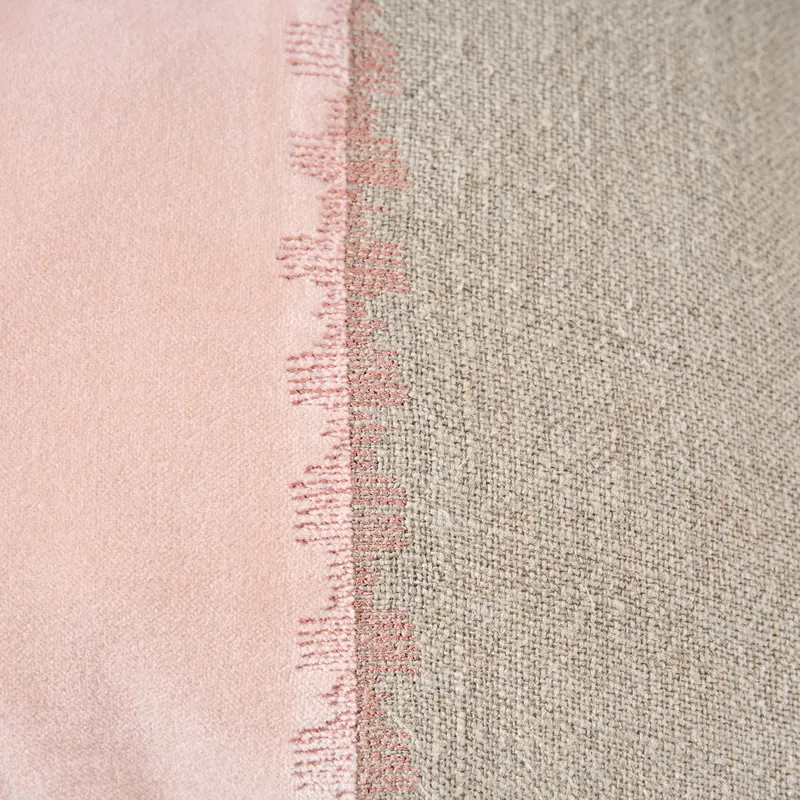 The Velvet Divorce Cushion Cover Kissenbezug aus Leinen und Samt von Bazar Bizar, Größe 30 × 50 cm, Natur / Rosa, Ansicht 3