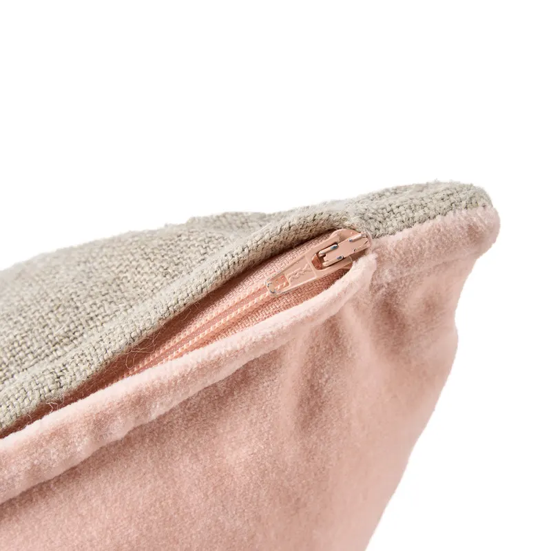 The Velvet Divorce Cushion Cover Kissenbezug aus Leinen und Samt von Bazar Bizar, Größe 30 × 50 cm, Natur / Rosa, Ansicht 5