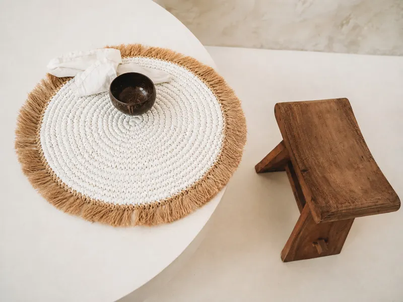The Water Hyacinth Raffia Placemat, Platzset von Bazar Bizar, Größe 45 × 45 × 1 cm, Natur / Weiß, Ansicht 2