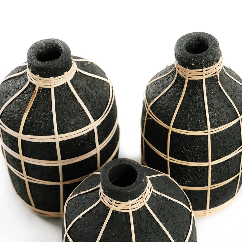 The Whoopy Vase aus Terrakotta und Rattan von Bazar Bizar, Größe L, Schwarz / Natur, Ansicht 5