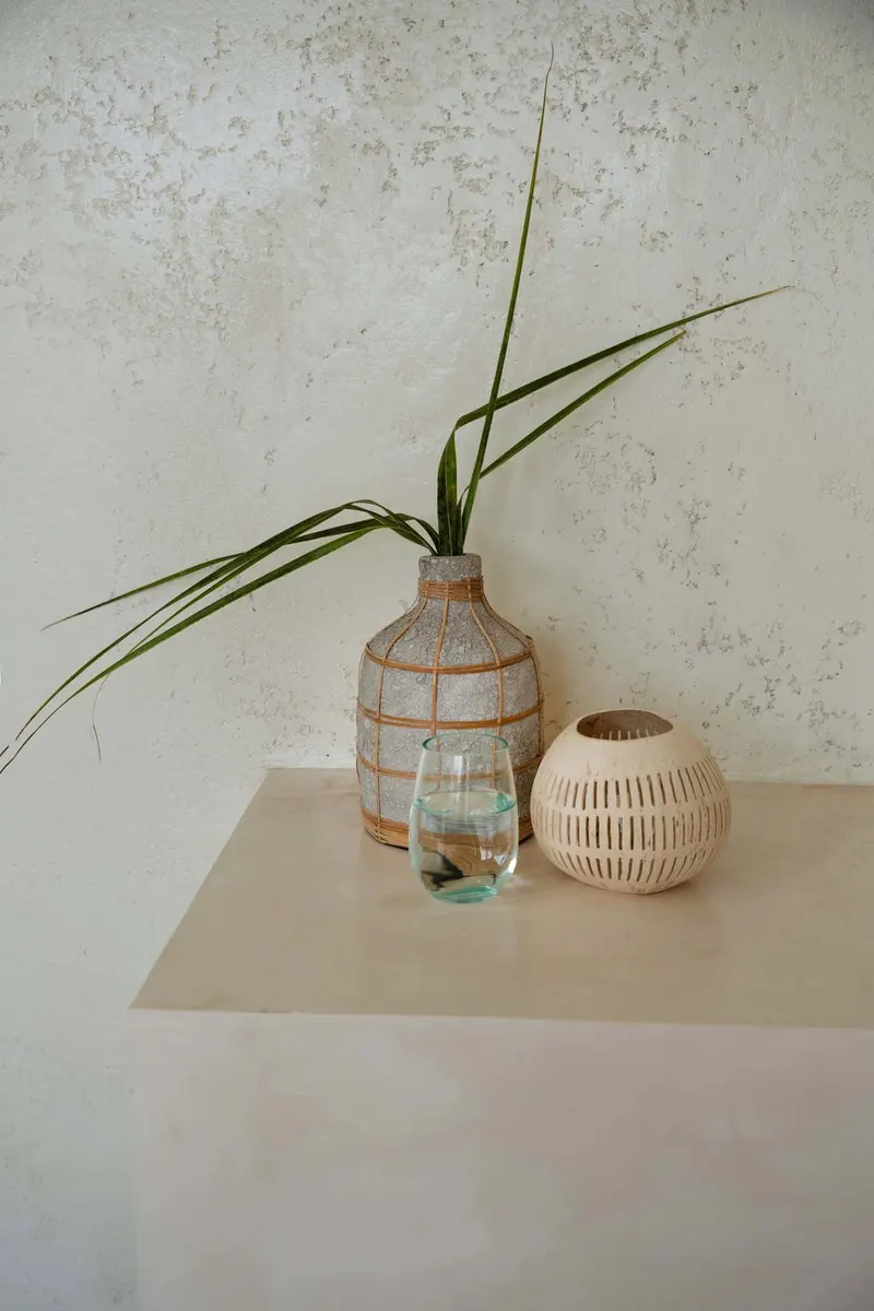 The Whoopy Vase aus Terrakotta und Rattan von Bazar Bizar, Größe L, Beton-Natur, Ansicht 3