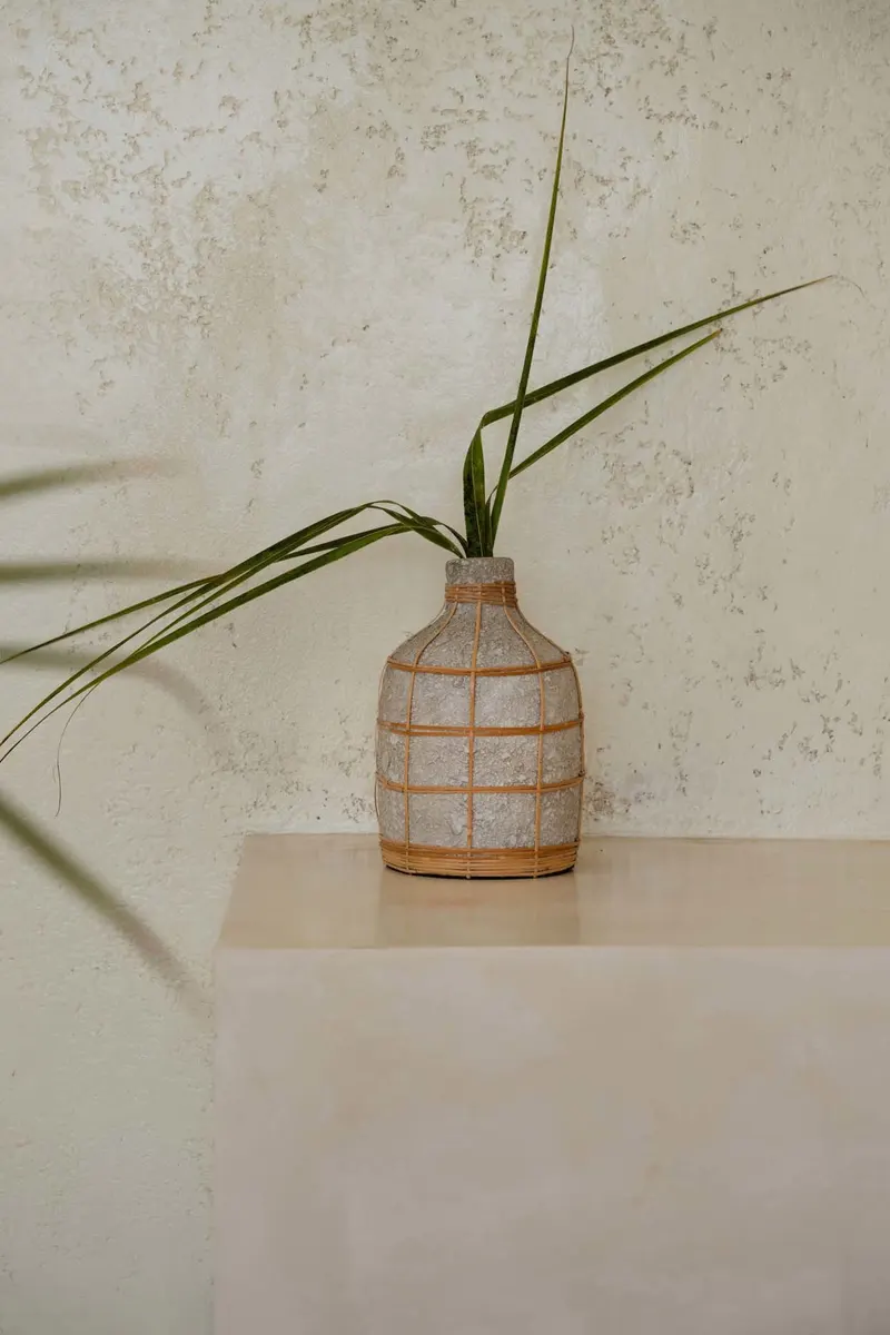The Whoopy Vase aus Terrakotta und Rattan von Bazar Bizar, Größe L, Beton-Natur, Ansicht 5
