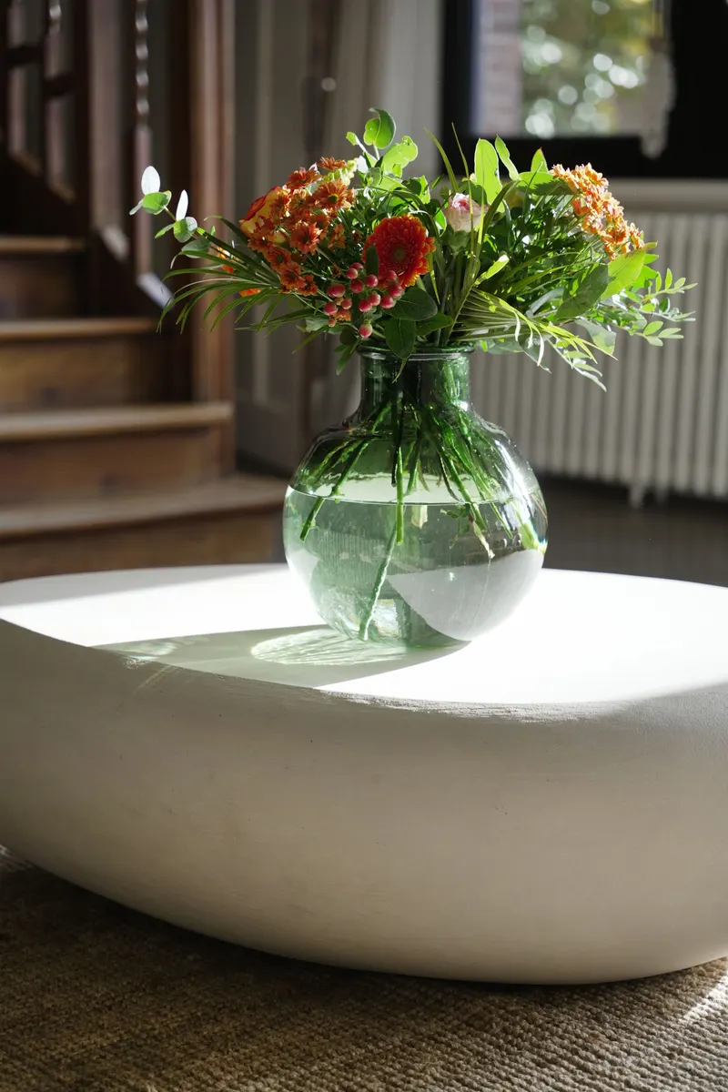 The Yugang Vase aus Recyclingglas von Bazar Bizar, Größe 25 × 25 × 31 cm, Grün, Ansicht 2