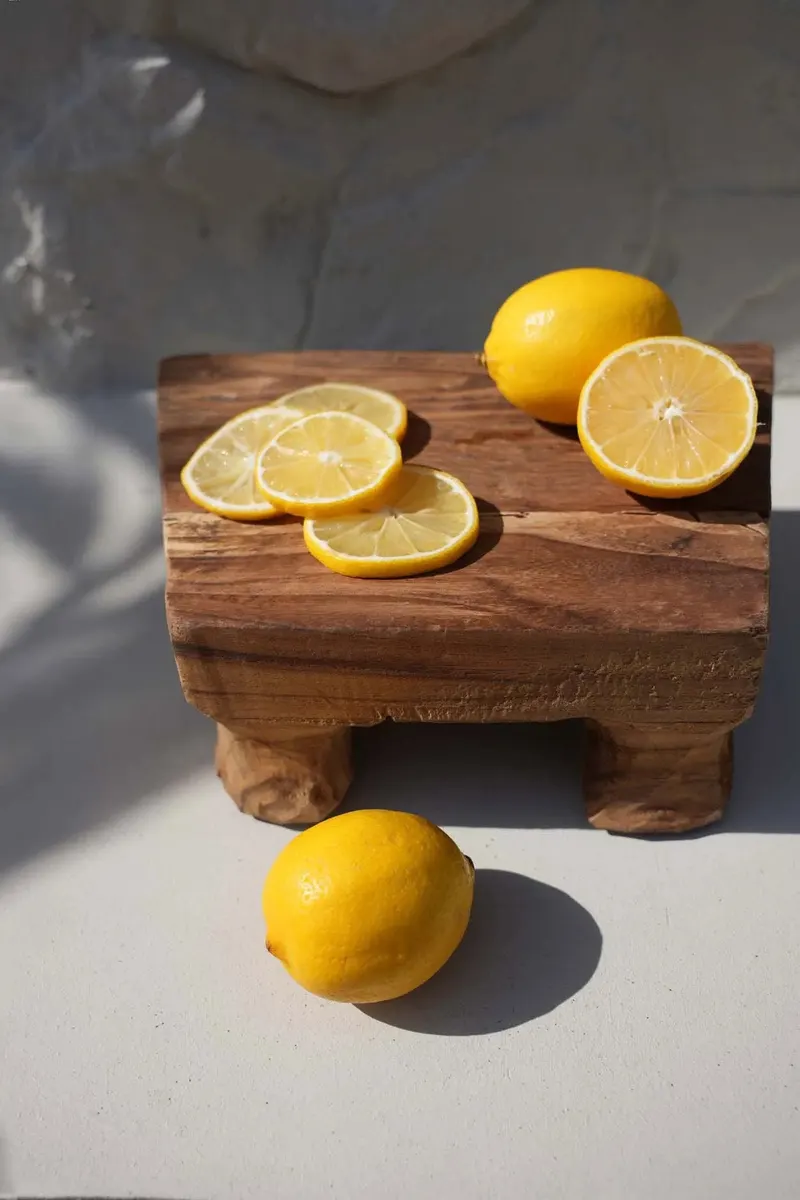 The Yummy Tray Serviertablett aus Teakholz von Bazar Bizar, Größe 20 × 30 × 10 cm, Natur, Ansicht 3