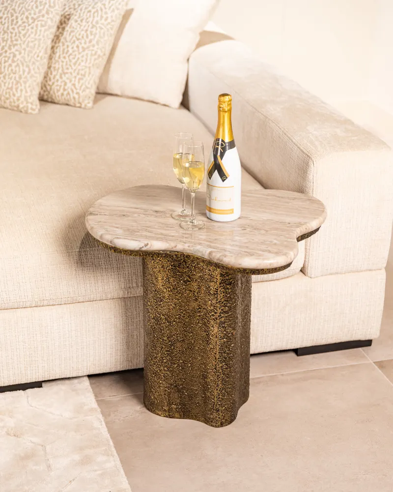 Beistelltisch Abandos, Messingfarben antik von Richmond Interiors, Wohnbeispiel 5, im Wohnraum