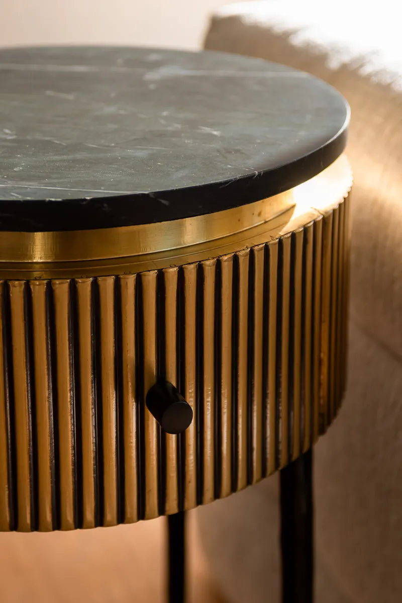 Ironville, Goldfarben von Richmond Interiors, Wohnbeispiel 6, im Wohnraum