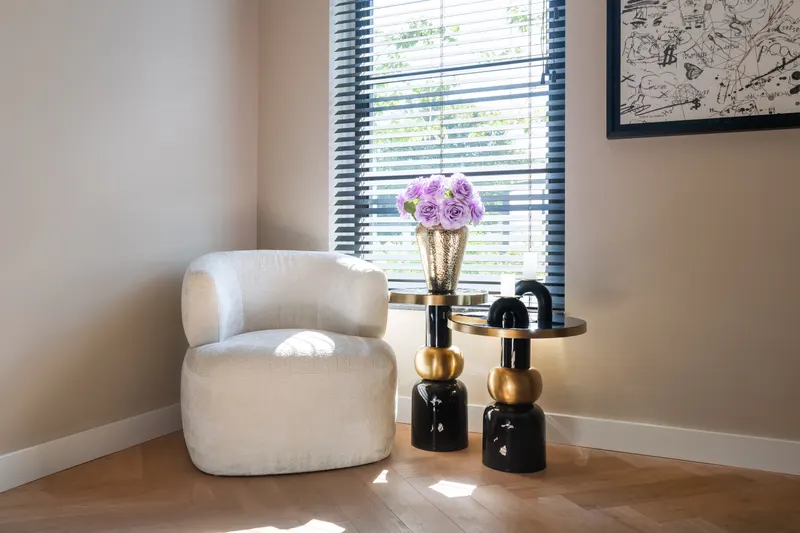 Beistelltisch Mose, Schwarz, 51Ø cm von Richmond Interiors, Wohnbeispiel 3, im Wohnraum