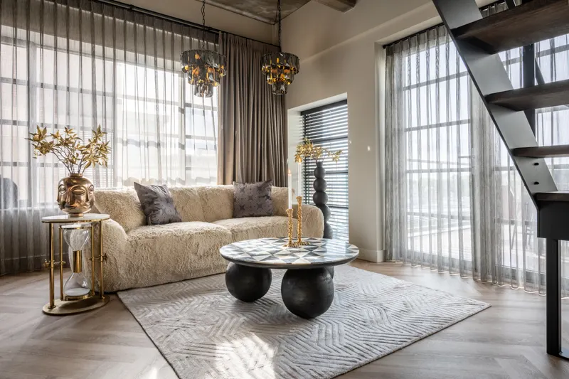 Beistelltisch Tempus, Goldfarben von Richmond Interiors, Wohnbeispiel 4, im Wohnraum