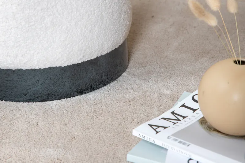 Benji zylinderförmiger Hocker mit Stahlsockel in Weiß, Gestell Schwarz, Polyester-Teddystoff, im Wohnraum, Ansicht 5
