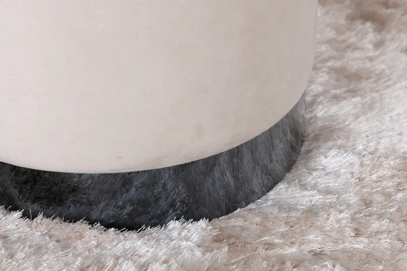 Benji zylinderförmiger Hocker mit Stahlsockel in Beige, Gestell Schwarz, Polyester-Samt, im Wohnraum, Ansicht 4