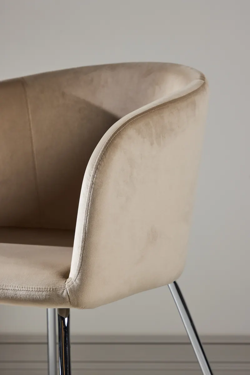Berit Esszimmerstuhl mit Stoffbezug in Beige, Gestell Silber, Polyester-Samt, im Wohnraum, Ansicht 3