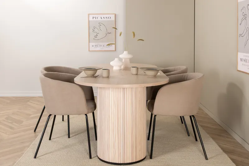 Bianca & Berit Essgruppe mit ovalem Esstisch und 4 gepolsterten Stühlen in Whitewash, Beige, Gestell Schwarz, im Wohnraum, Ansicht 1