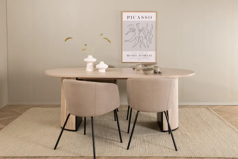 Bianca & Berit Essgruppe mit ovalem Esstisch und 4 gepolsterten Stühlen in Whitewash, Beige, Gestell Schwarz, im Wohnraum, Ansicht 2