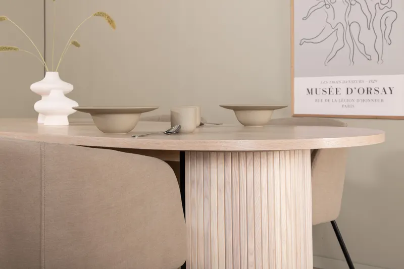 Bianca & Berit Essgruppe mit ovalem Esstisch und 4 gepolsterten Stühlen in Whitewash, Beige, Gestell Schwarz, im Wohnraum, Ansicht 5