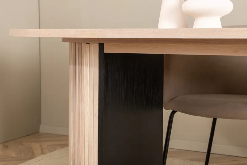 Bianca & Berit Essgruppe mit ovalem Esstisch und 4 gepolsterten Stühlen in Whitewash, Beige, Gestell Schwarz, im Wohnraum, Ansicht 7
