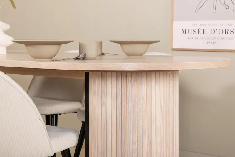 Bianca & Velvet Essgruppe mit ovalem Esstisch und vier Velvet Polsterstühlen in Whitewash, Beige, Gestell Schwarz, im Wohnraum, Ansicht 6