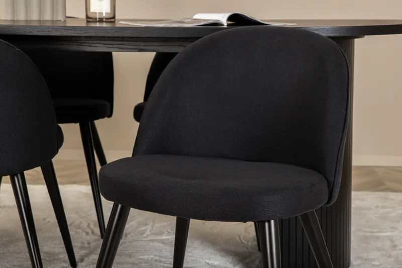 Bianca & Velvet Essgruppe mit ovalem Esstisch und vier Velvet Polsterstühlen in Schwarz, im Wohnraum, Ansicht 4
