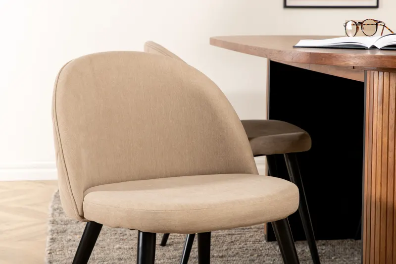 Bianca & Velvet Essgruppe mit ovalem Esstisch und vier Velvet Polsterstühlen in Walnuss, Beige, Gestell Schwarz, im Wohnraum, Ansicht 4
