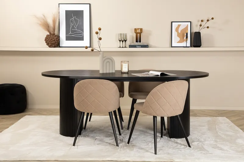 Bianca & Velvet Essgruppe mit ovalem Esstisch und vier Velvet Polsterstühlen in Schwarz, Beige, Gestell Schwarz, im Wohnraum, Ansicht 1