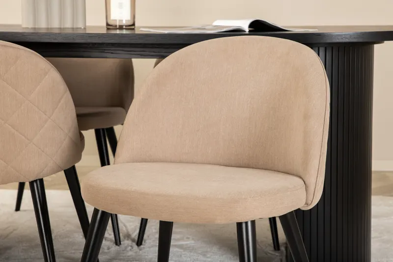 Bianca & Velvet Essgruppe mit ovalem Esstisch und vier Velvet Polsterstühlen in Schwarz, Beige, Gestell Schwarz, im Wohnraum, Ansicht 4