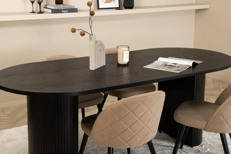 Bianca & Velvet Essgruppe mit ovalem Esstisch und vier Velvet Polsterstühlen in Schwarz, Beige, Gestell Schwarz, im Wohnraum, Ansicht 5