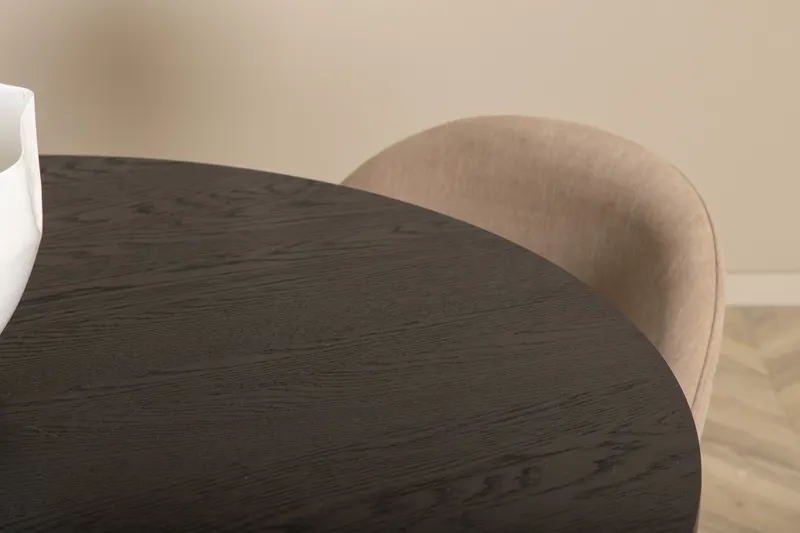 Bianca & Velvet Essgruppe mit rundem Esstisch und vier Velvet Polsterstühlen in Schwarz, Beige, Gestell Schwarz, im Wohnraum, Ansicht 3