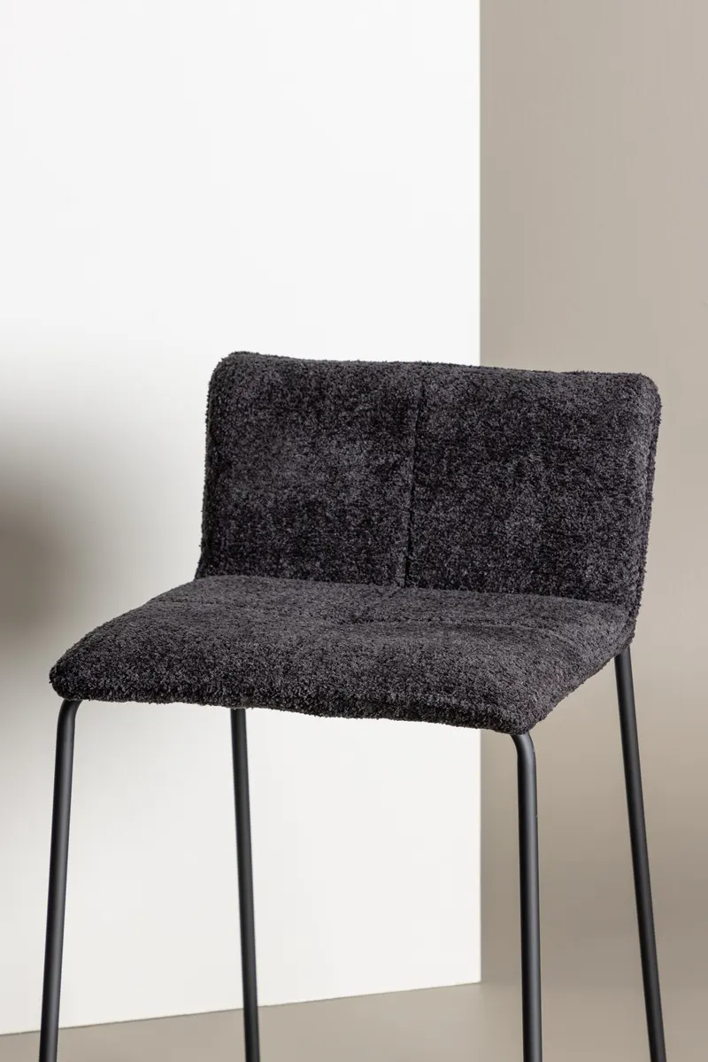 Bisbee Barhocker im 2er-Set mit Kufengestell in Schwarz, Bouclé, im Wohnraum, Ansicht 2