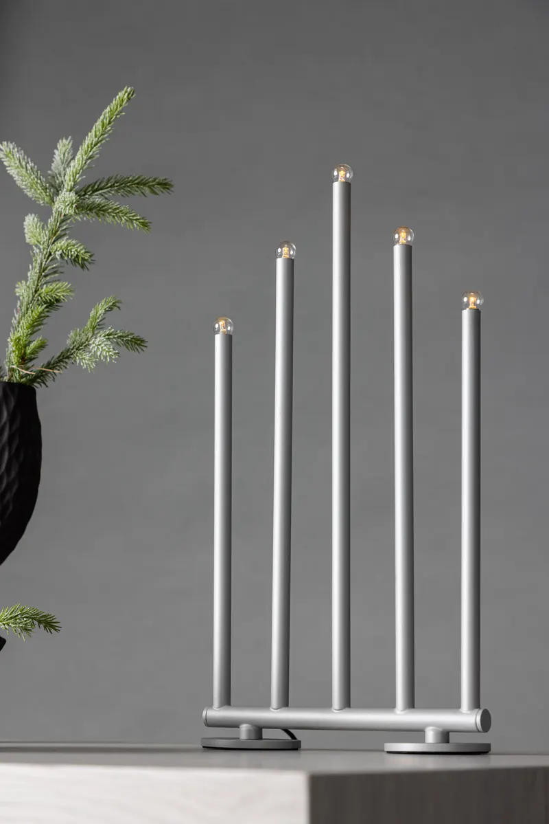 Björnfjället Weihnachtsbeleuchtung als dreieckiger Adventsleuchter in 7 × 40 × 22 cm, Silber, im Wohnraum, Ansicht 2