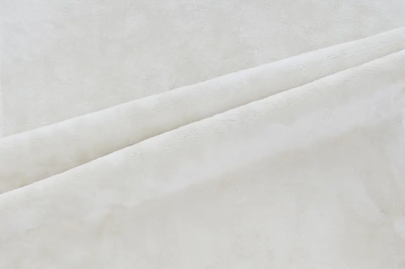 Blanca Teppich aus Polyester in 230 × 160 cm, Weiß, im Wohnraum, Ansicht 1
