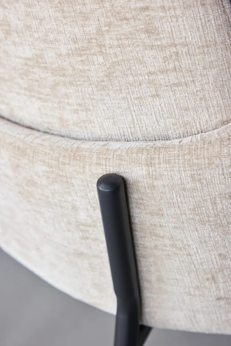 Blom Esszimmerstuhl mit runder Lehne und Armlehnen in Beige, Gestell Schwarz, im Wohnraum, Ansicht 4