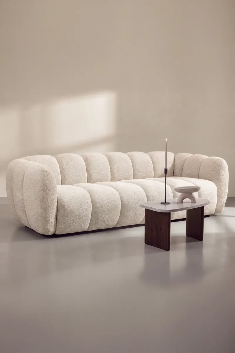 Bobo Sofa mit Pfeifensteppung in Beige, Gestell Schwarz, im Wohnraum, Ansicht 1
