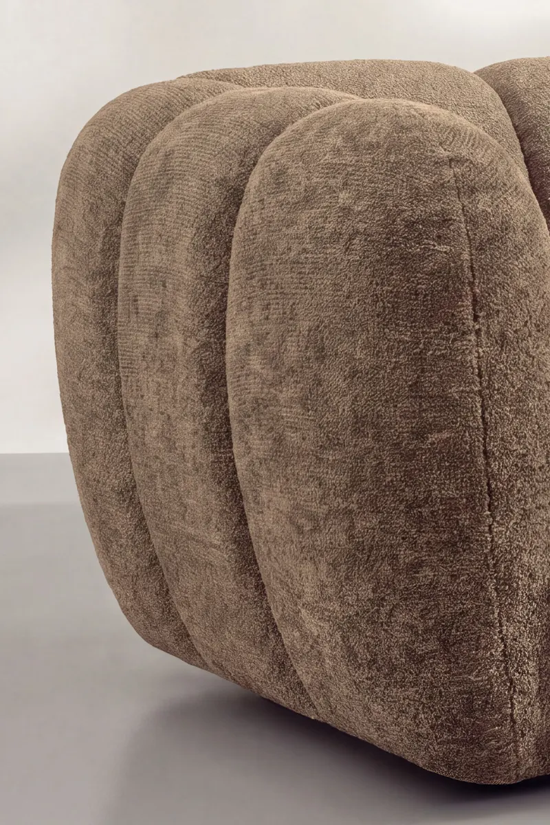 Bobo Sofa mit Pfeifensteppung in Braun, Gestell Schwarz, im Wohnraum, Ansicht 3