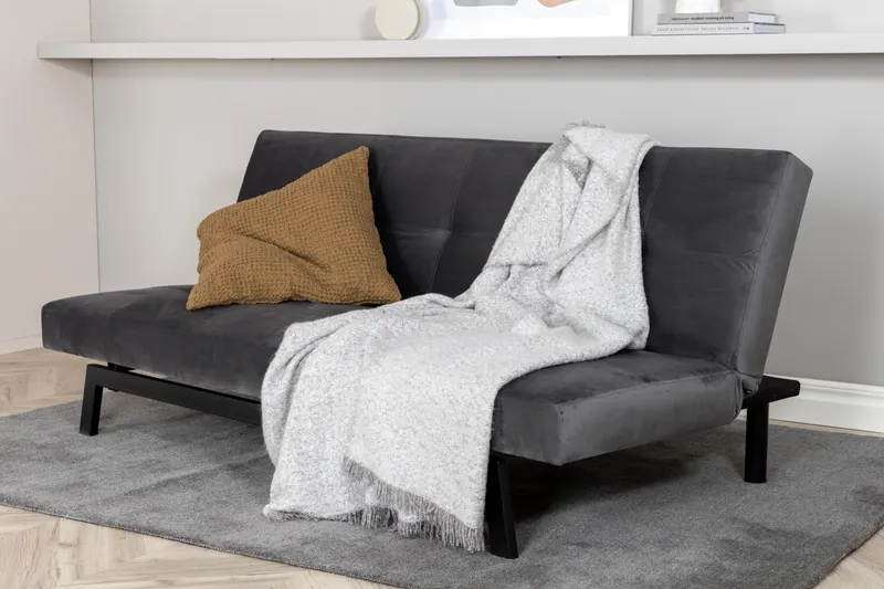 Bodil Schlafsofa ohne Armlehnen in Dunkelgrau, Gestell Schwarz, Polyester-Samt, im Wohnraum, Ansicht 2