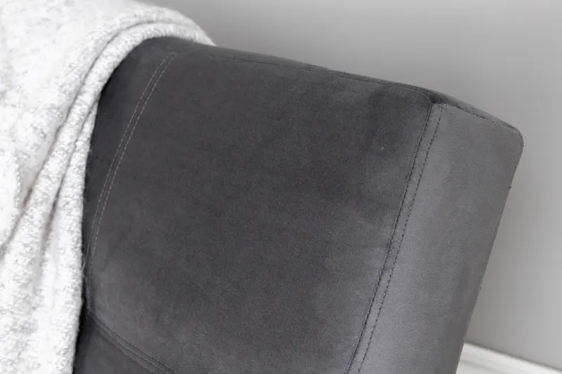 Bodil Schlafsofa ohne Armlehnen in Dunkelgrau, Gestell Schwarz, Polyester-Samt, im Wohnraum, Ansicht 4