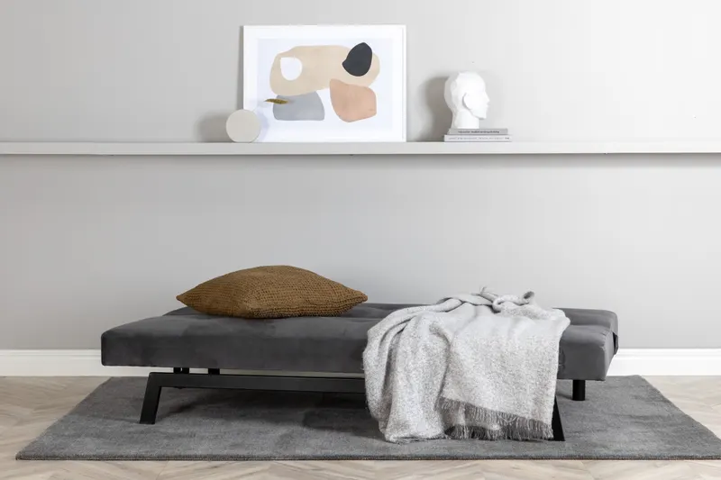 Bodil Schlafsofa ohne Armlehnen in Dunkelgrau, Gestell Schwarz, Polyester-Samt, im Wohnraum, Ansicht 5