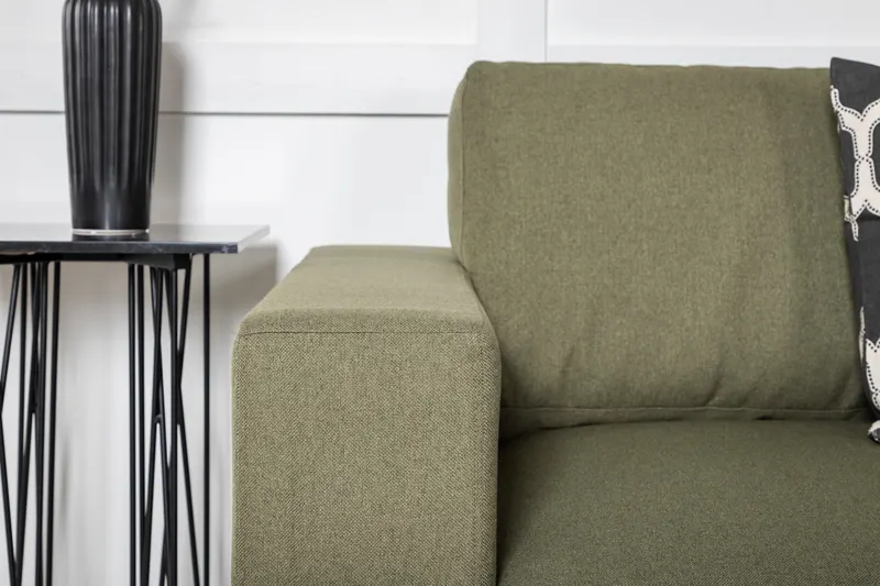 Bolero 3er Sofa mit breiten Armlehnen in Grün, Gestell Schwarz, Polyester, im Wohnraum, Ansicht 2