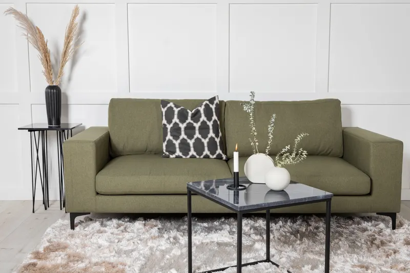 Bolero 3er Sofa mit breiten Armlehnen in Grün, Gestell Schwarz, Polyester, im Wohnraum, Ansicht 3