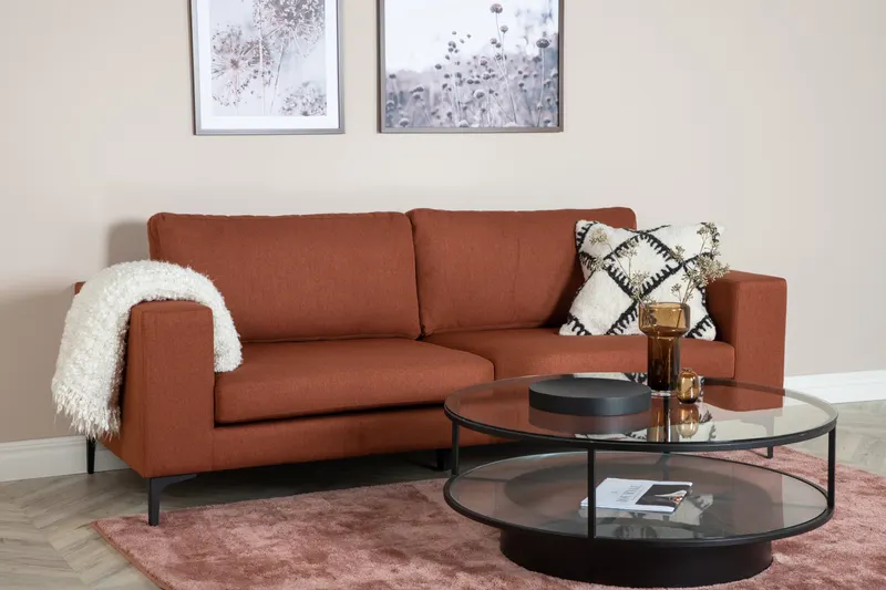 Bolero 3er Sofa mit breiten Armlehnen in Rot, Gestell Schwarz, Polyester, im Wohnraum, Ansicht 2