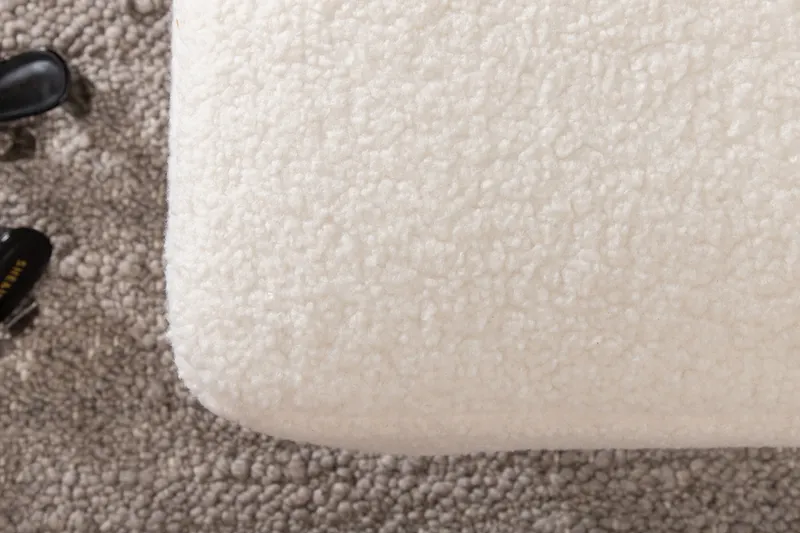 Boom eckiger Fußhocker mit Sitzkissen in Weiß, Gestell Schwarz, Polyester-Teddystoff, im Wohnraum, Ansicht 4
