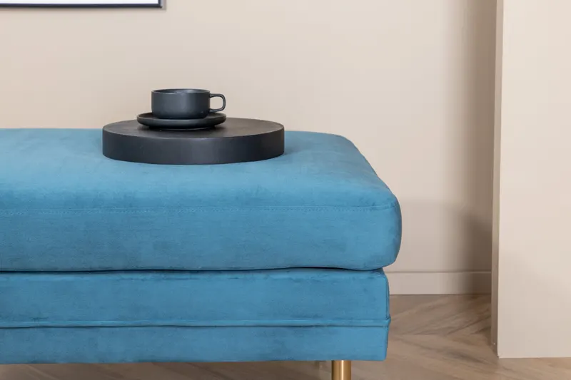 Boom eckiger Fußhocker mit Sitzkissen in Blau, Gestell Gold, Polyester-Samt, im Wohnraum, Ansicht 2