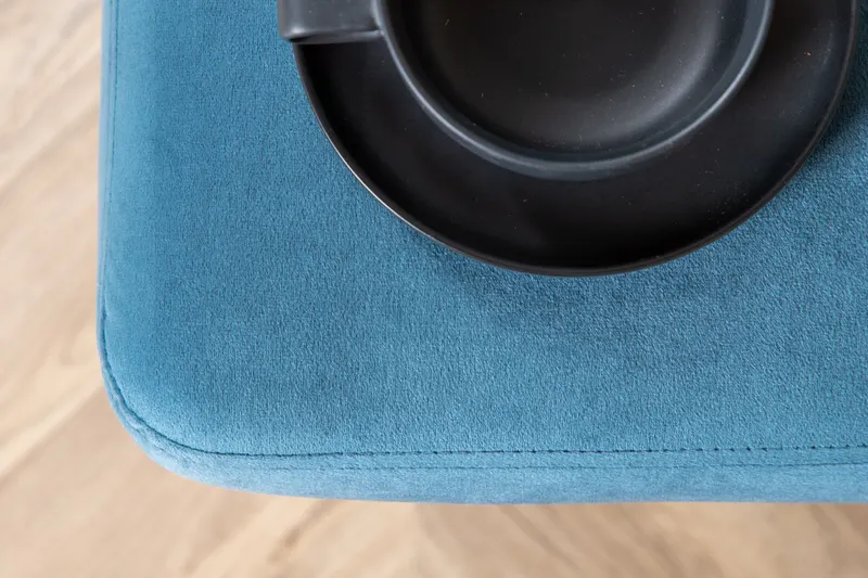 Boom eckiger Fußhocker mit Sitzkissen in Blau, Gestell Gold, Polyester-Samt, im Wohnraum, Ansicht 6