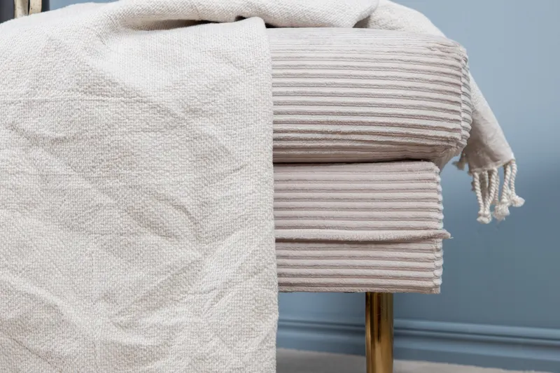 Boom eckiger Fußhocker mit Sitzkissen in Beige, Gestell Gold, Polyester-Cord, im Wohnraum, Ansicht 6