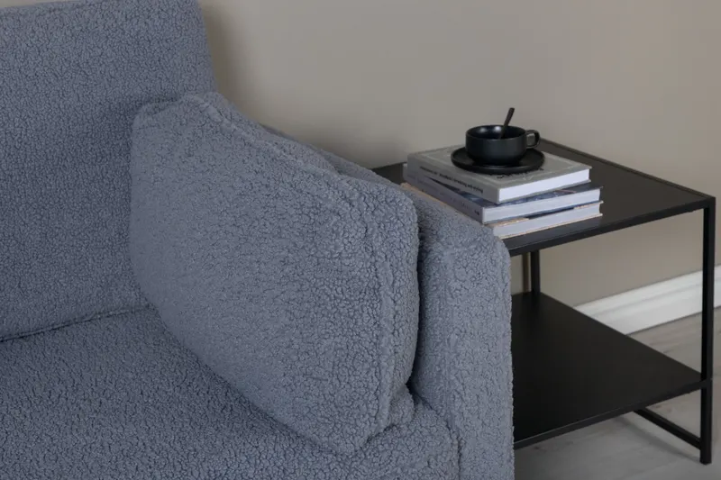 Boom Sessel mit schlanken Stahlbeinen in Dunkelgrau, Gestell Schwarz, Polyester-Teddystoff, im Wohnraum, Ansicht 3