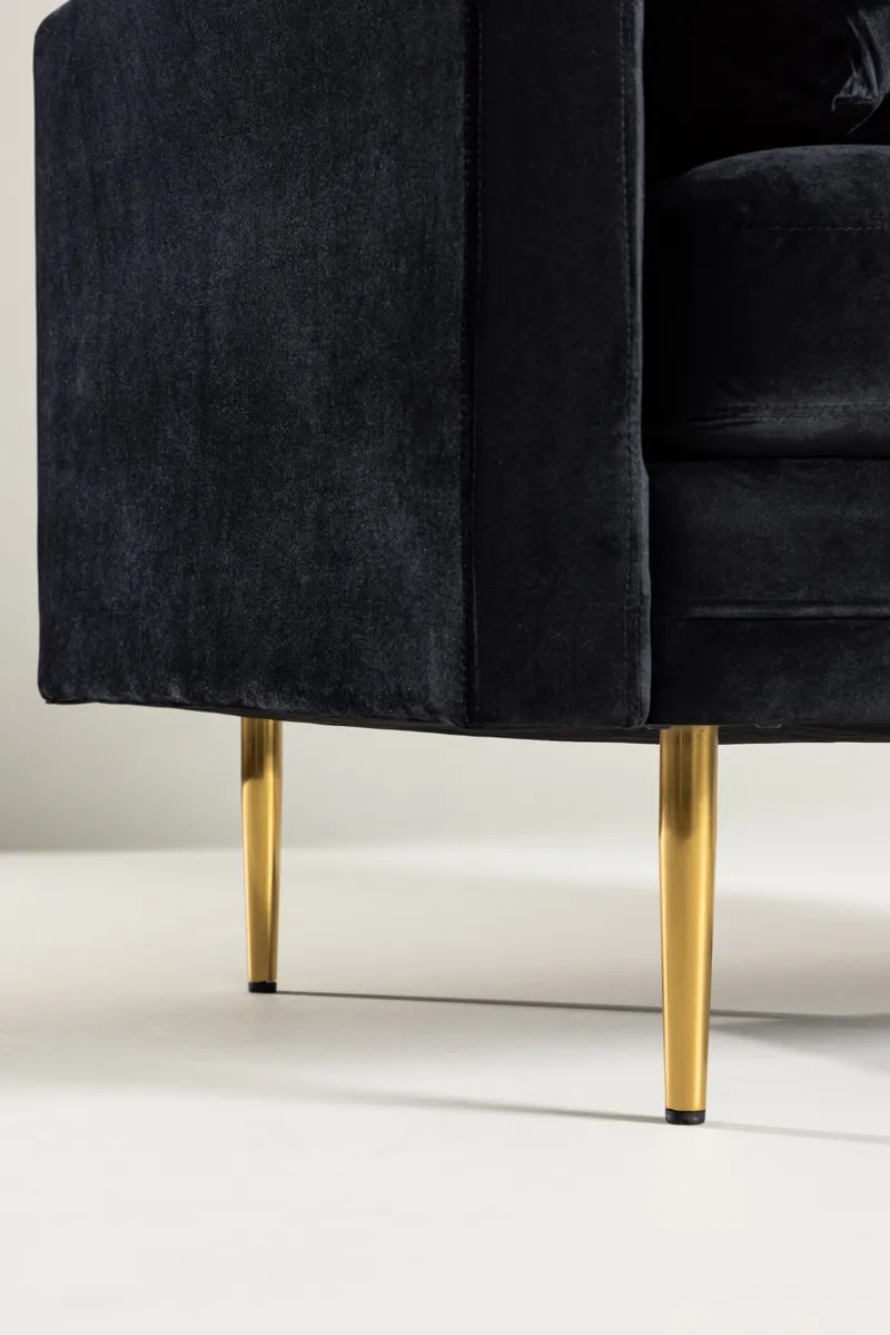 Boom Sessel mit schlanken Stahlbeinen in Schwarz, Gestell Gold, Polyester-Samt, im Wohnraum, Ansicht 3