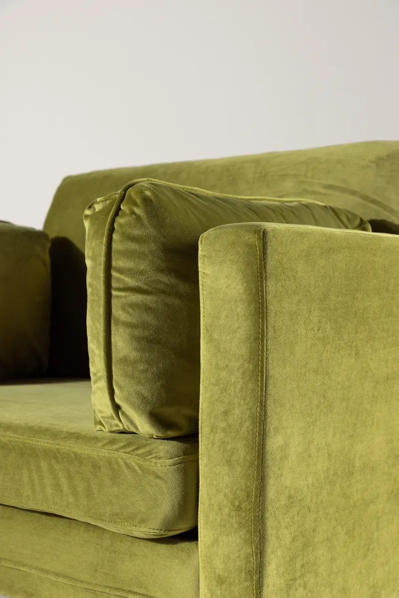 Boom Sessel mit schlanken Stahlbeinen in Grün, Gestell Gold, Polyester-Samt, im Wohnraum, Ansicht 3