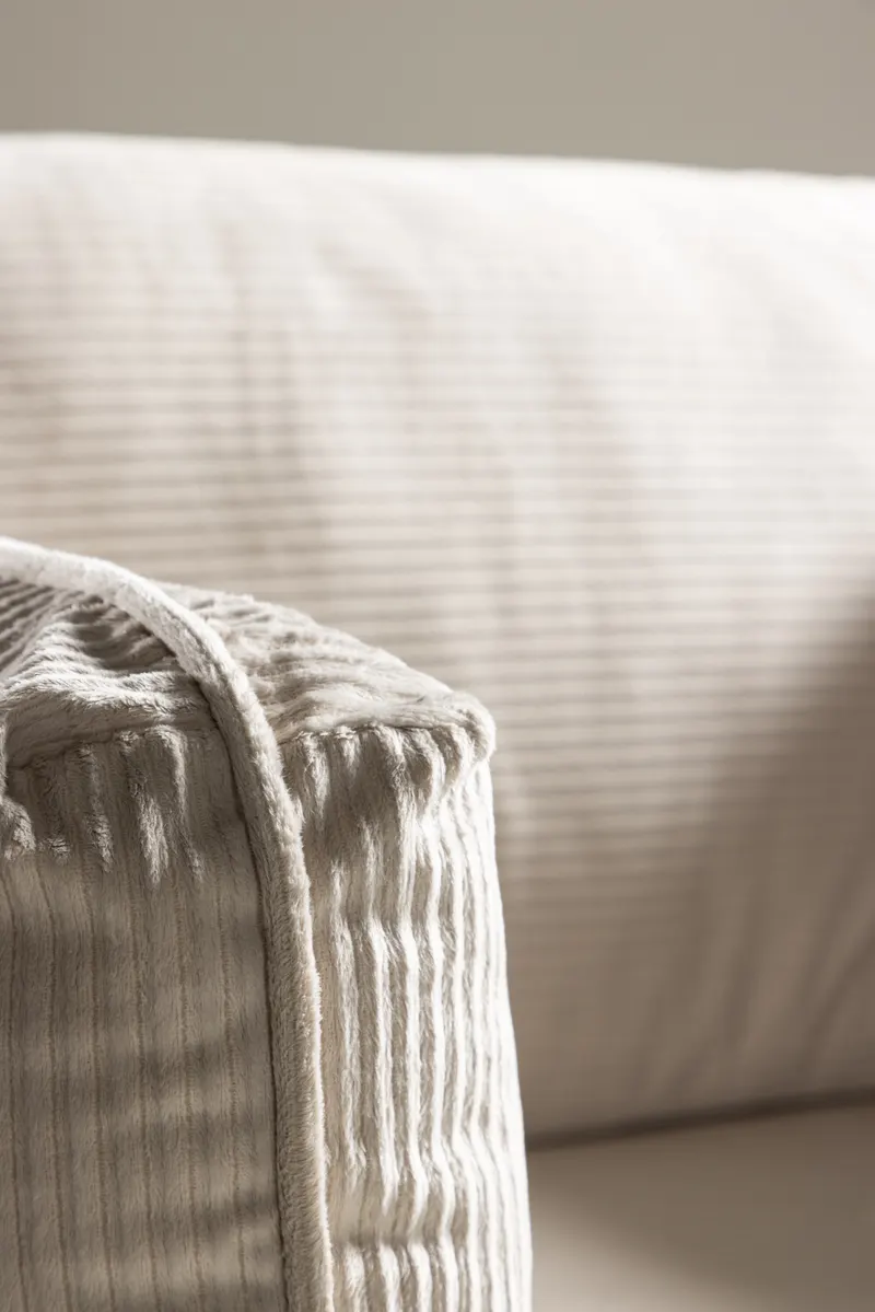 Boom Sessel mit schlanken Stahlbeinen in Hellbeige, Gestell Gold, Polyester-Cord, im Wohnraum, Ansicht 4