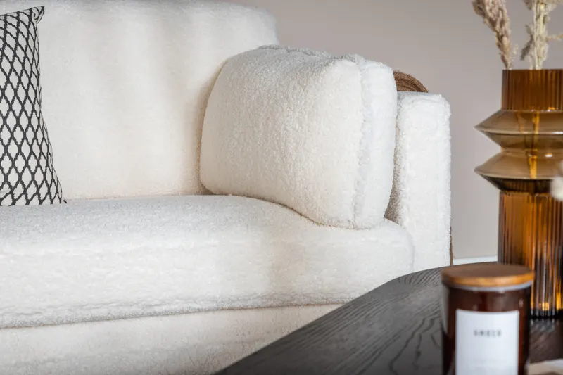 Boom Sofa mit Stahlbeinen in Weiß, Gestell Schwarz, Polyester-Teddystoff, im Wohnraum, Ansicht 5